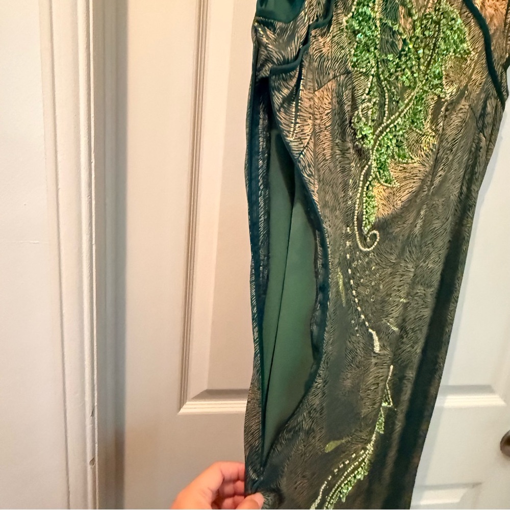 Green Embellished Mandarin-Collar Cheongsam/Qipao with gold frog buttons🐸 - Picture 9 of 11